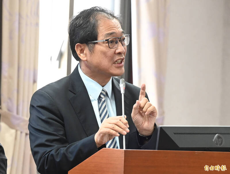 法务部长郑铭谦今日上午在立院司委会开会前受访指出,将依据宪判意旨修法,对于故意杀人者而无法判处死刑情形,将检讨在死刑外,另提高假释门槛的「特殊无期徒刑」或「更长期有期徒刑」,研议层级化区分假释门槛。(资料照)
法务部长郑铭谦今日上午在立院司委会开会前受访指出,将依据宪判意旨修法,对于故意杀人者而无法判处死刑情形,将检讨在死刑外,另提高假释门槛的「特殊无期徒刑」或「更长期有期徒刑」,研议层级化区分假释门槛。(资料照)