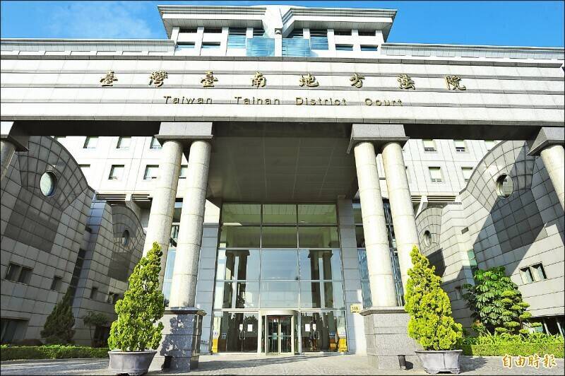 国小老师郑纪明,被小学生小花(化名)指控猥亵20多次。台南地院判处郑老师无罪,全案可上诉。(记者王捷摄) 国小老师郑纪明,被小学生小花(化名)指控猥亵20多次。台南地院判处郑老师无罪,全案可上诉。(记者王捷摄)