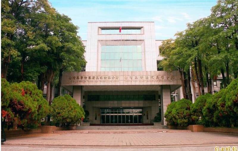 丁姓医大生不满男同学结交女友,涉嫌持铝棒等凶器攻击男同学,被高雄高分院更审判刑后,他不服上诉被驳回,即将入监执行。(记者鲍建信摄) 丁姓医大生不满男同学结交女友,涉嫌持铝棒等凶器攻击男同学,被高雄高分院更审判刑后,他不服上诉被驳回,即将入监执行。(记者鲍建信摄)