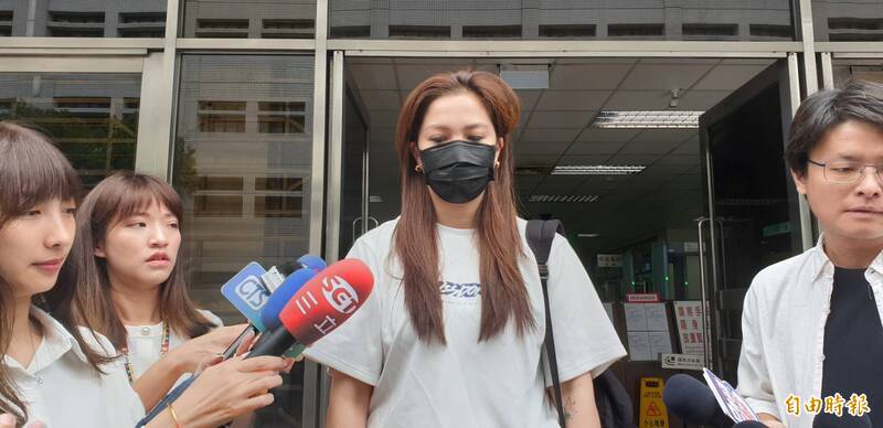 高院审理朱学恒涉猥亵市议员钟沛君案,今召开言词辩论庭,钟沛君批评朱毫无诚意,拒绝和解,「我要的是正义和真相」,定11月14日宣判。(记者杨国文摄) 高院审理朱学恒涉猥亵市议员钟沛君案,今召开言词辩论庭,钟沛君批评朱毫无诚意,拒绝和解,「我要的是正义和真相」,定11月14日宣判。(记者杨国文摄)