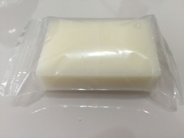 肥皂通常都是用水搓一搓就会开始起泡,不过如果有块肥皂怎么样搓都是没有泡沫,那可能就要小心拿到「年糕」了!(图撷自PTT) 肥皂通常都是用水搓一搓就会开始起泡,不过如果有块肥皂怎么样搓都是没有泡沫,那可能就要小心拿到「年糕」了!(图撷自PTT)