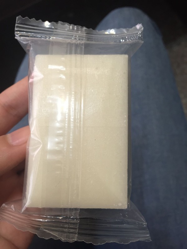 在PTT上有位网友的家人就碰到这种窘况,让乡民纷纷调侃拿年糕该不会是要「边洗边吃」。(图撷自PTT) 在PTT上有位网友的家人就碰到这种窘况,让乡民纷纷调侃拿年糕该不会是要「边洗边吃」。(图撷自PTT)