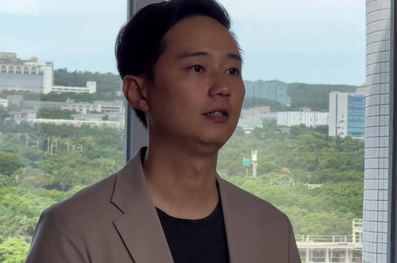 国民党台中市党部副主委叶欲立,一度掩面落泪反控遭威胁恐吓。(民众提供) 国民党台中市党部副主委叶欲立,一度掩面落泪反控遭威胁恐吓。(民众提供)