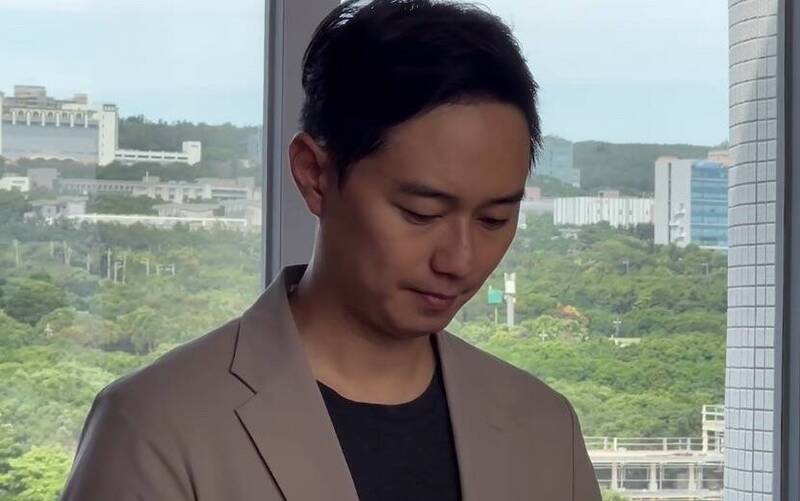 国民党台中市党部副主委叶欲立,一度掩面落泪反控遭威胁恐吓。(民众提供) 国民党台中市党部副主委叶欲立,一度掩面落泪反控遭威胁恐吓。(民众提供)