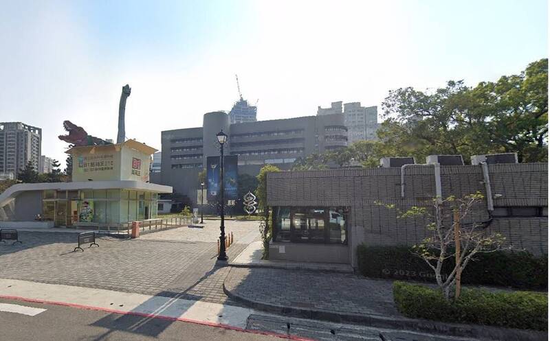 台中市知名的国立自然科学博物馆,今天下午发生中年男子坠楼死亡憾事。(记者张瑞桢翻摄自GOOGLE街景) 台中市知名的国立自然科学博物馆,今天下午发生中年男子坠楼死亡憾事。(记者张瑞桢翻摄自GOOGLE街景)
